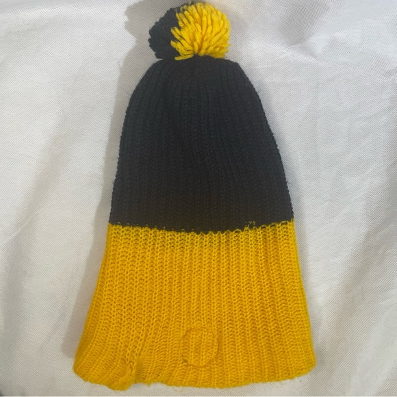 NFL Pittsburgh Steelers Beanie Embroidered Sewn On Patch Logo Hat Cap Pom Poof - Picture 8 of 9